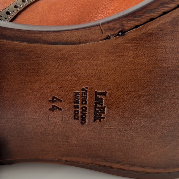 From the house of Antonio Corecos, brand new high quality oxfords in size 44.
